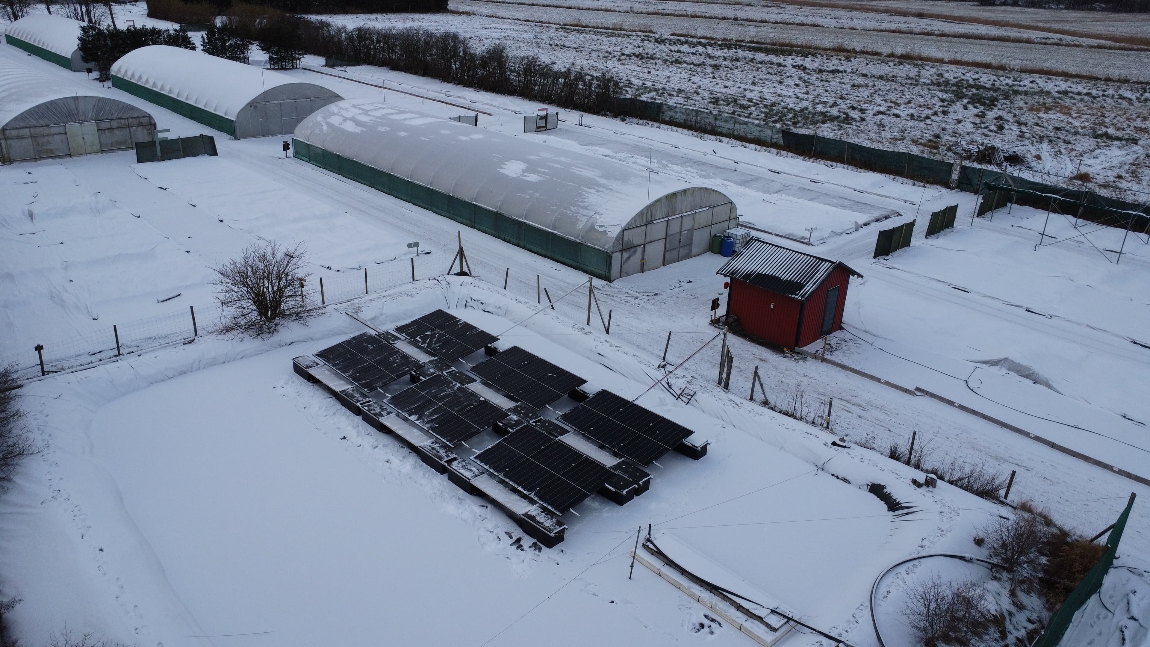 Flytande solceller i vinterförhållanden med is och snö
