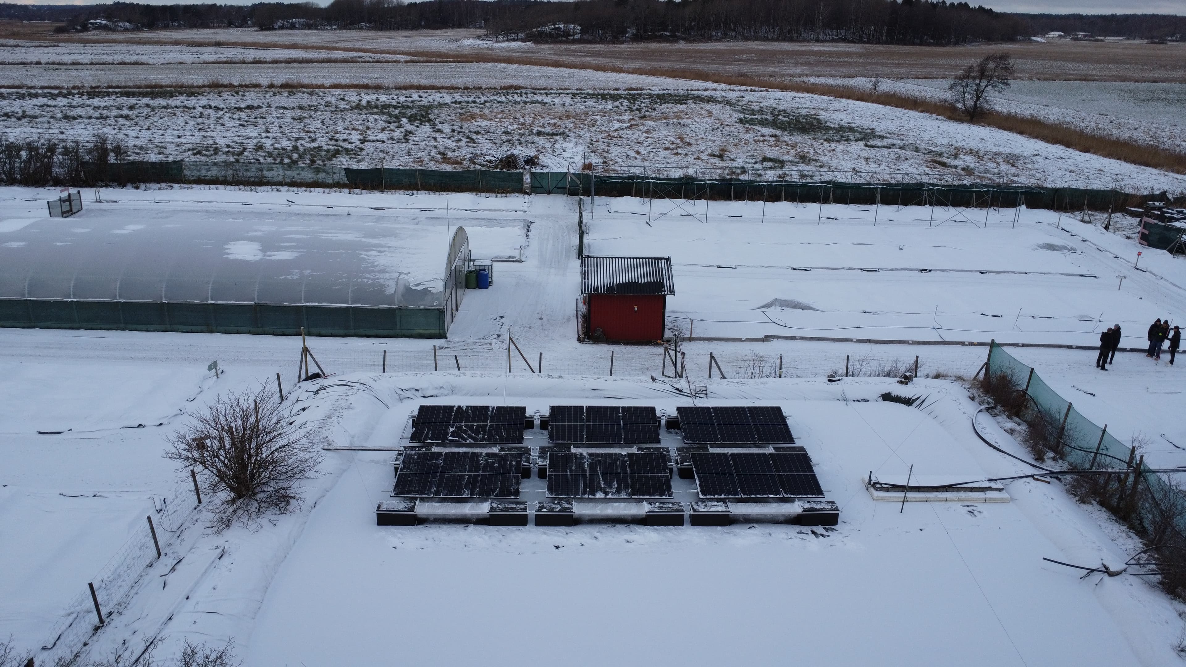 Översikt över Säve Plantskolas bevattningsdamm med flytande solceller